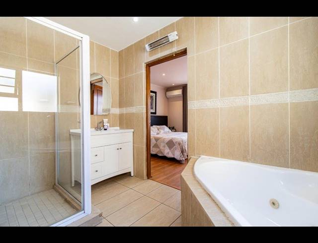 4 BEDROOM TOWNHOUSE FOR SALE IN GLENVISTA